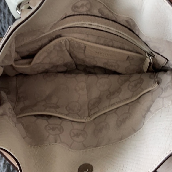 Michael Kors Handbag with original bag - Picture 2 of 4